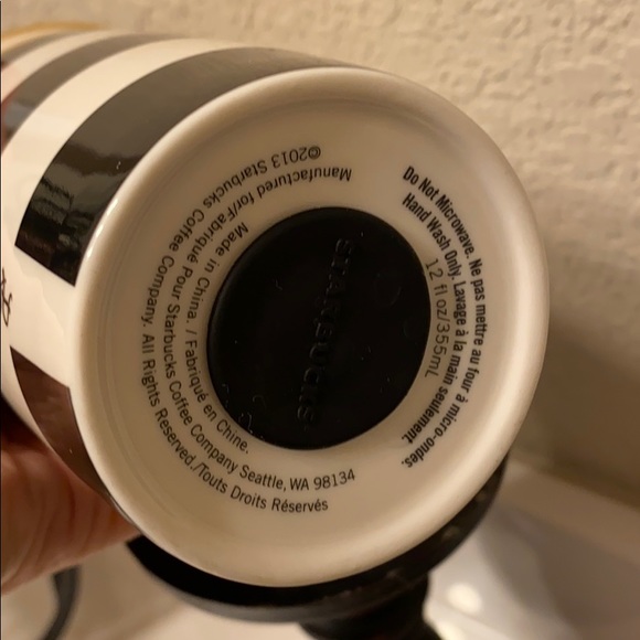 Alice and Olivia Starbucks cup limited edition *rare and htf * - Picture 4 of 6